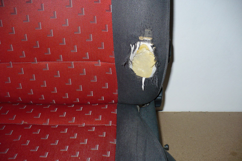 Poškozené sedadlo